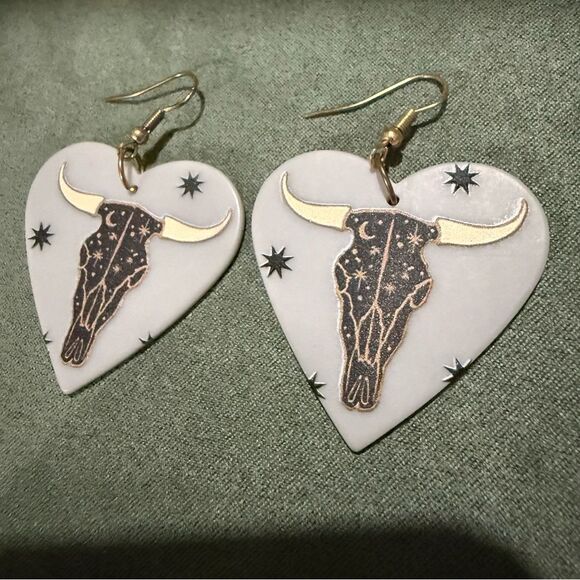 WESTERN HEART EARRINGS – LONGHORN SKULL & STAR DETAIL - Picture 9 of 17